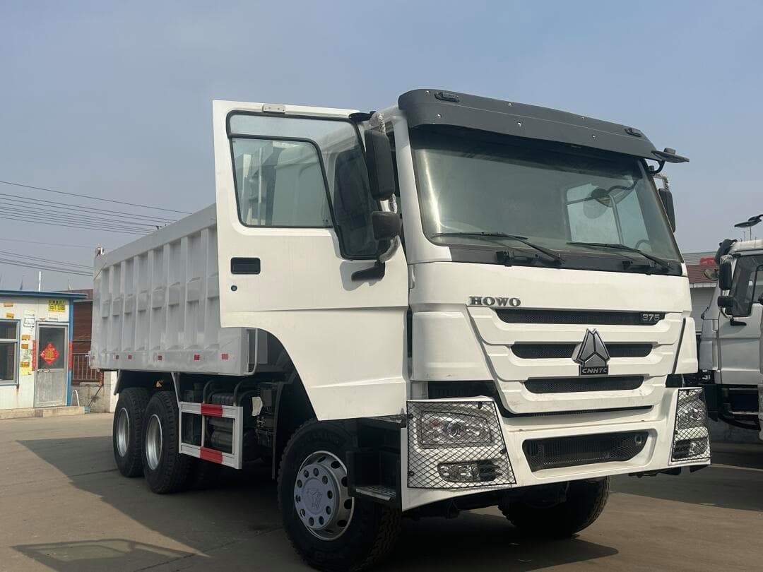 2025 Sinotruck HOWO 375 thumbnail 3