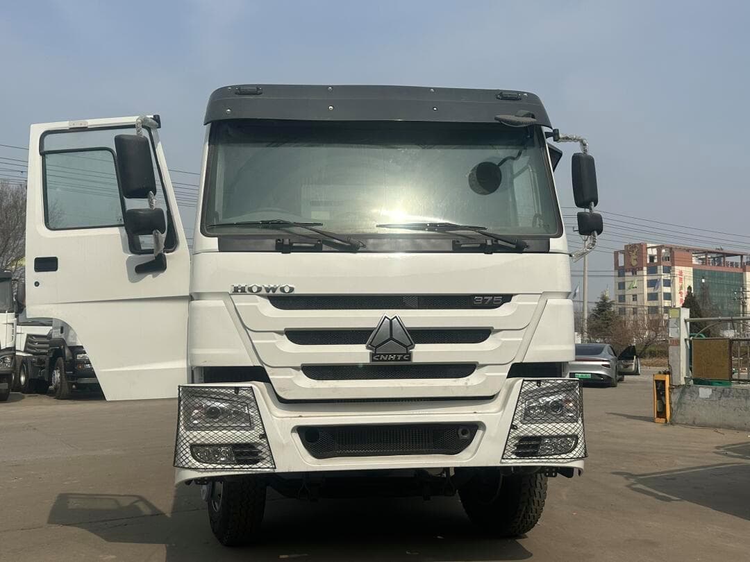2025 Sinotruck HOWO 375 thumbnail 5